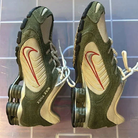 NIKE SHOX GENTLY USED! Size 8.5M. Colors olive green. - Picture 3 of 8